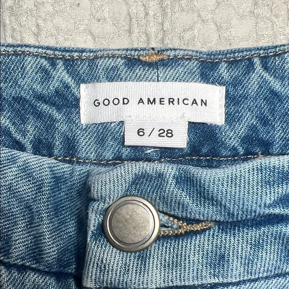 Good American Light Blue Straight Leg Jeans size 6/28